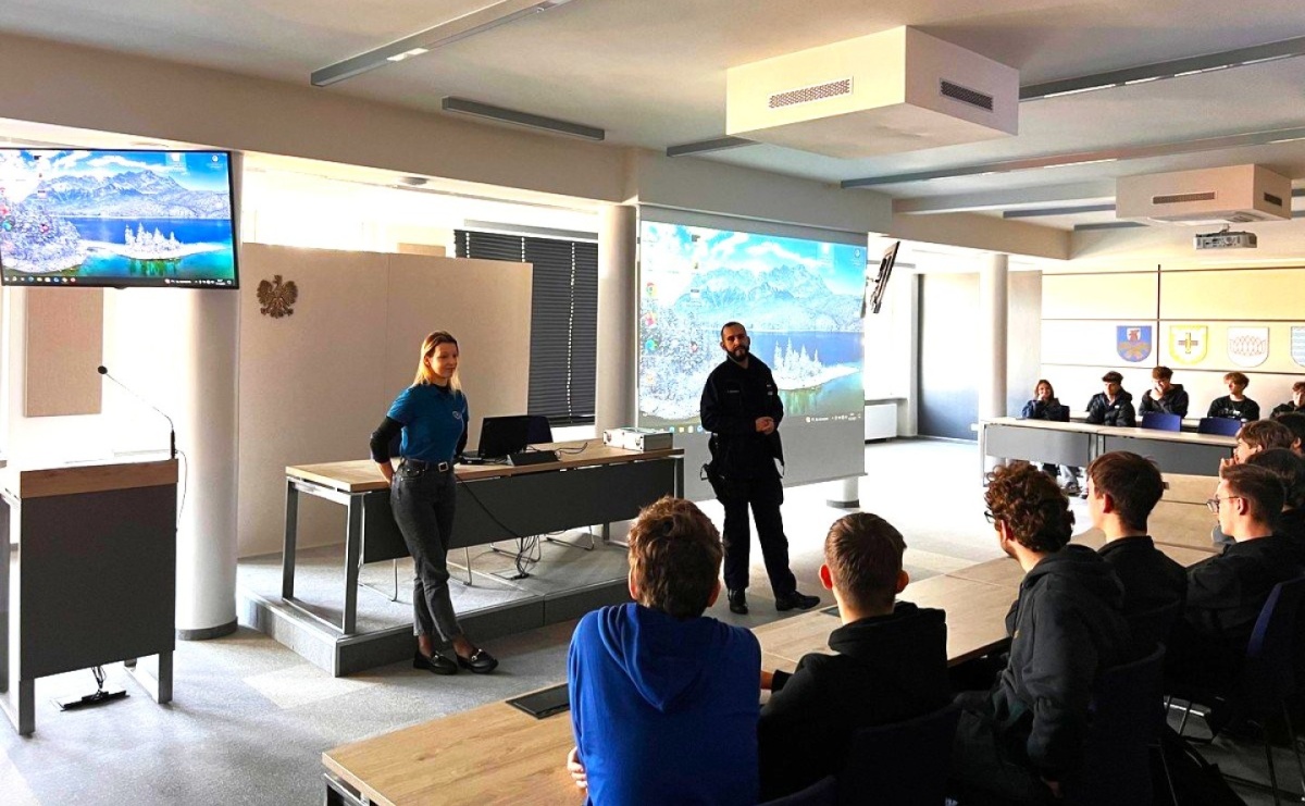 Policyjna pogadanka o używkach i ich konsekwencjach prawnych oraz zdrowotnych - Serwis informacyjny z Raciborza - naszraciborz.pl