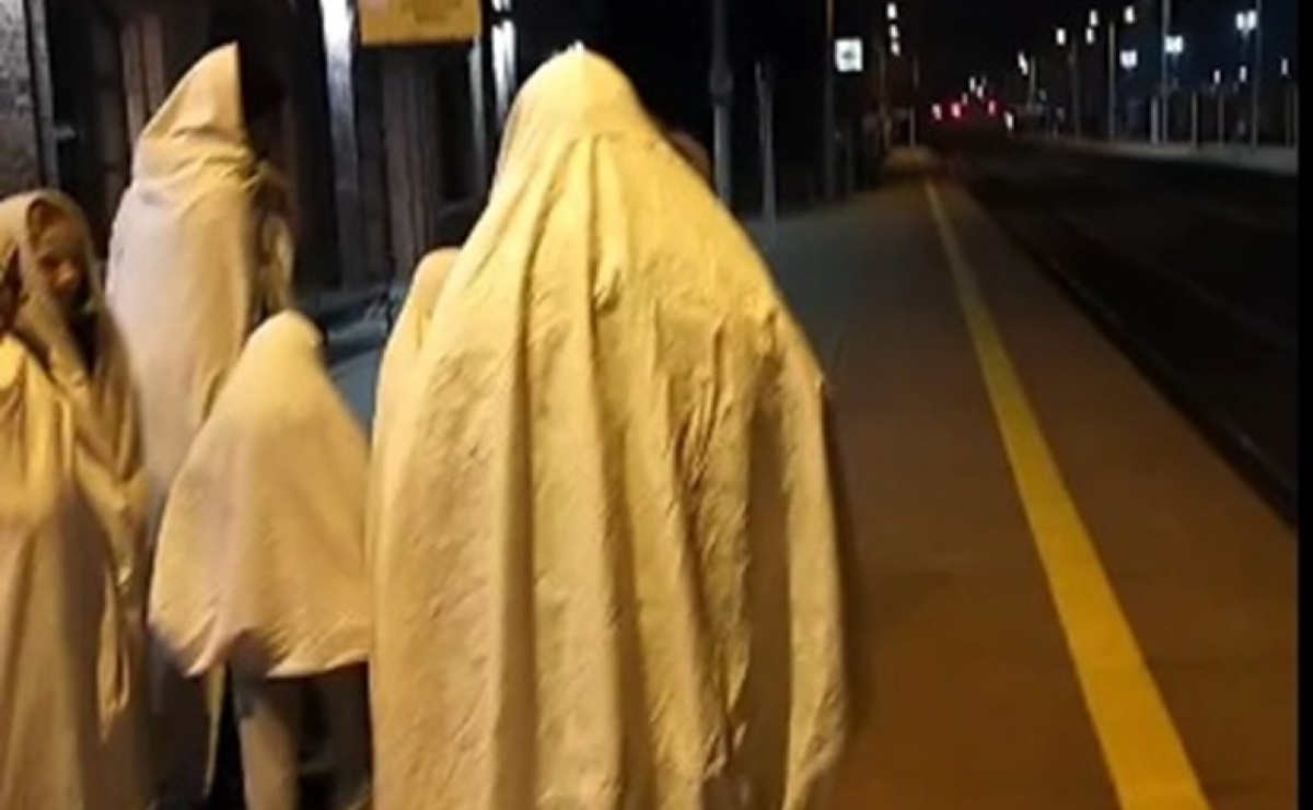 Pociąg widmo na wodzisławskim dworcu. Happening TEK w obronie postojów dalekobieżnych - Serwis informacyjny z Raciborza - naszraciborz.pl