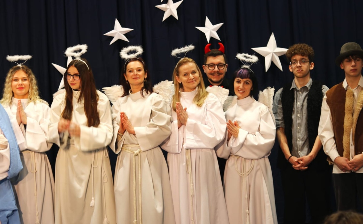 Gdy rodzi się dobro. Jasełka w Zespole Szkół Technicznych w Wodzisławiu Śląskim [FOTO] - Serwis informacyjny z Raciborza - naszraciborz.pl