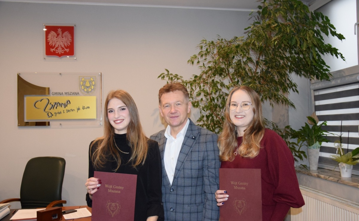 Gmina Mszana nagrodziła najlepsze studentki - Serwis informacyjny z Raciborza - naszraciborz.pl