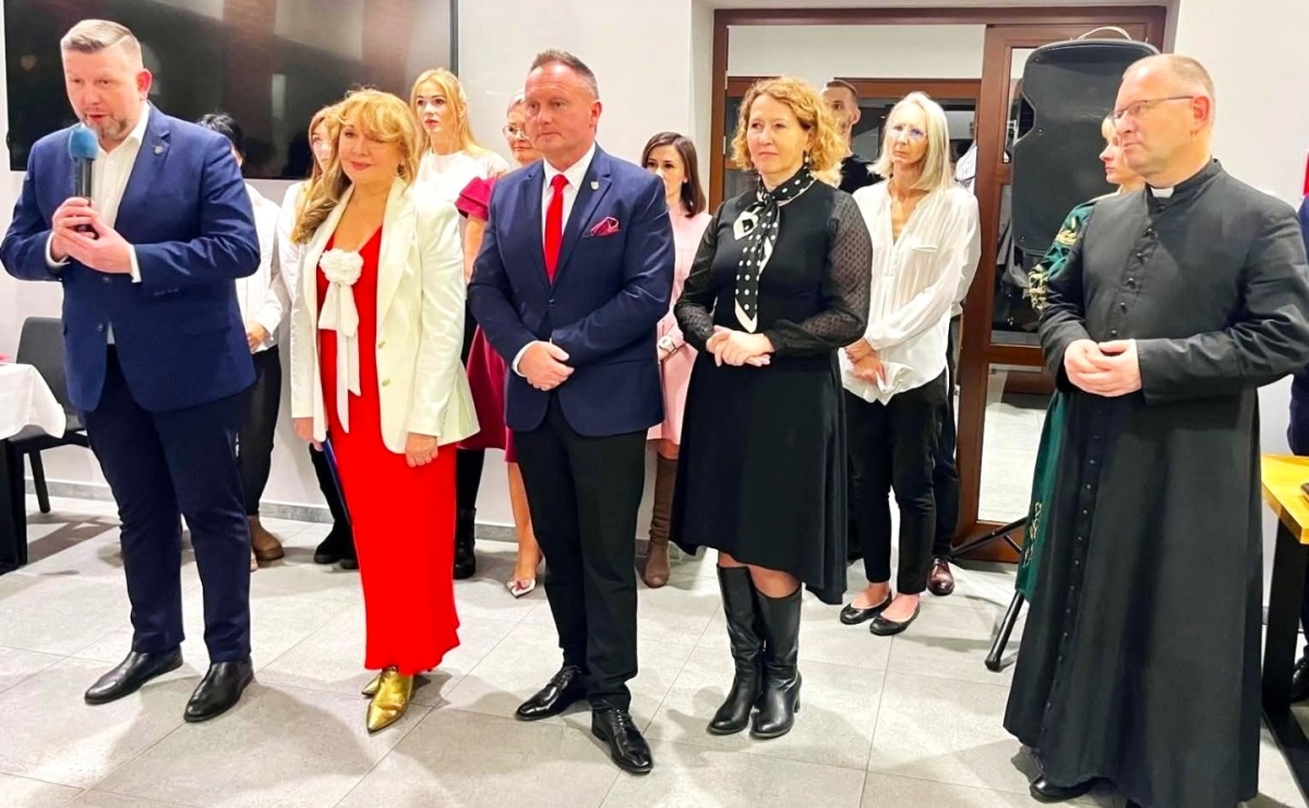 Wodzisławska Wigilia bez Samotności. Wspaniała inicjatywa, ale po co ten urzędniczy lans? - Serwis informacyjny z Raciborza - naszraciborz.pl