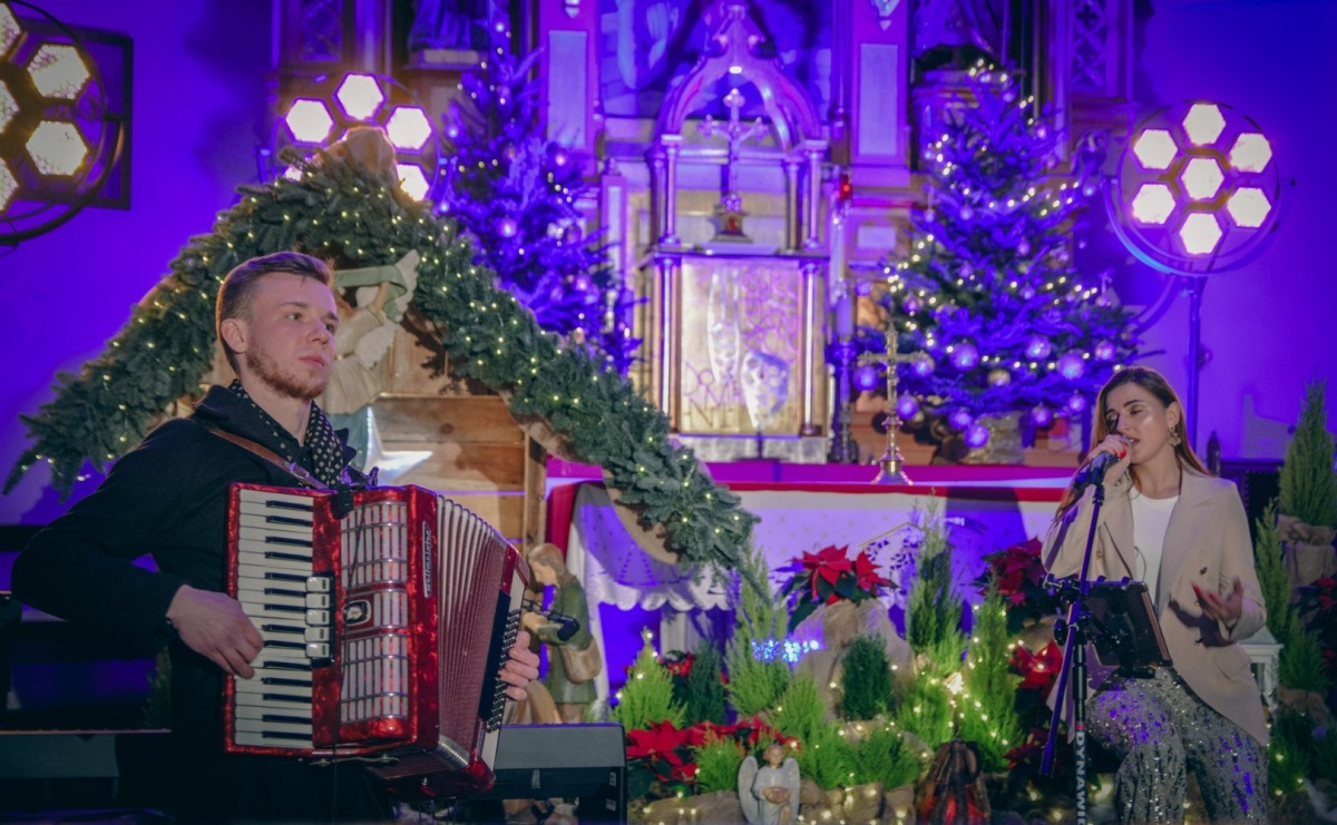 Kolędy rozbrzmiały w marklowickim kościele podczas koncertu charytatywnego dla małej Igi - Serwis informacyjny z Raciborza - naszraciborz.pl