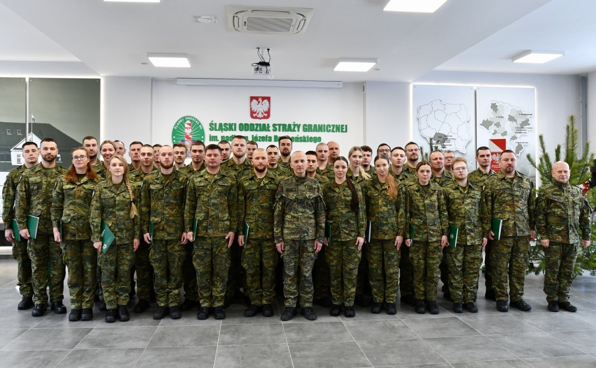 Nowi podoficerowie ŚlOSG odebrali akty mianowania - Serwis informacyjny z Raciborza - naszraciborz.pl