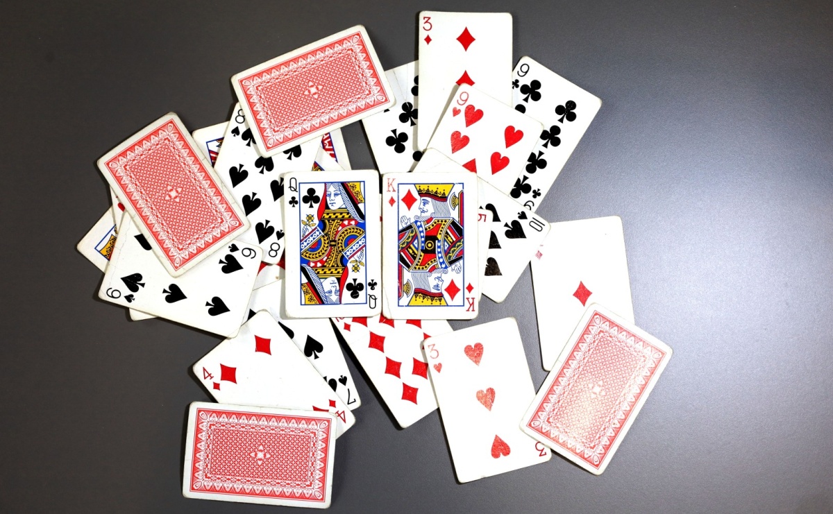 7 powodów, dlaczego własna gra karciana to idealny prezent korporacyjny i narzędzie szkoleniowe - Serwis informacyjny z Raciborza - naszraciborz.pl