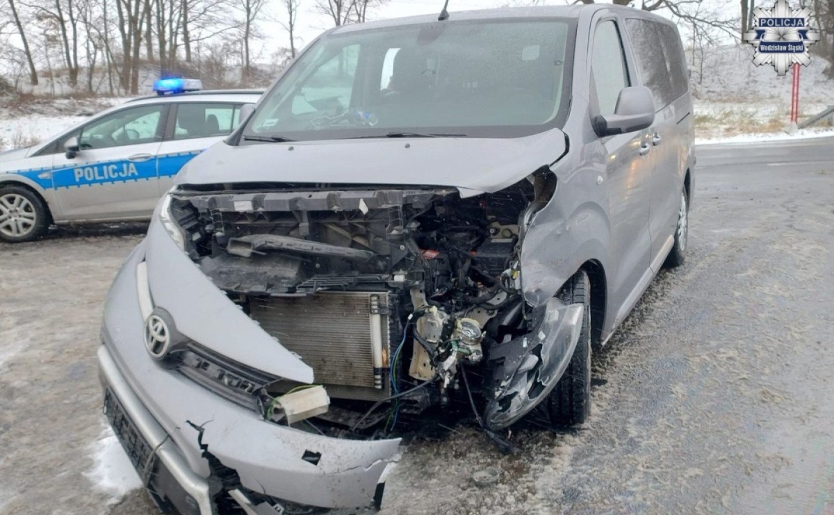 Nie ustąpił pierwszeństwa i doprowadził do zderzenia z osobówką - Serwis informacyjny z Raciborza - naszraciborz.pl