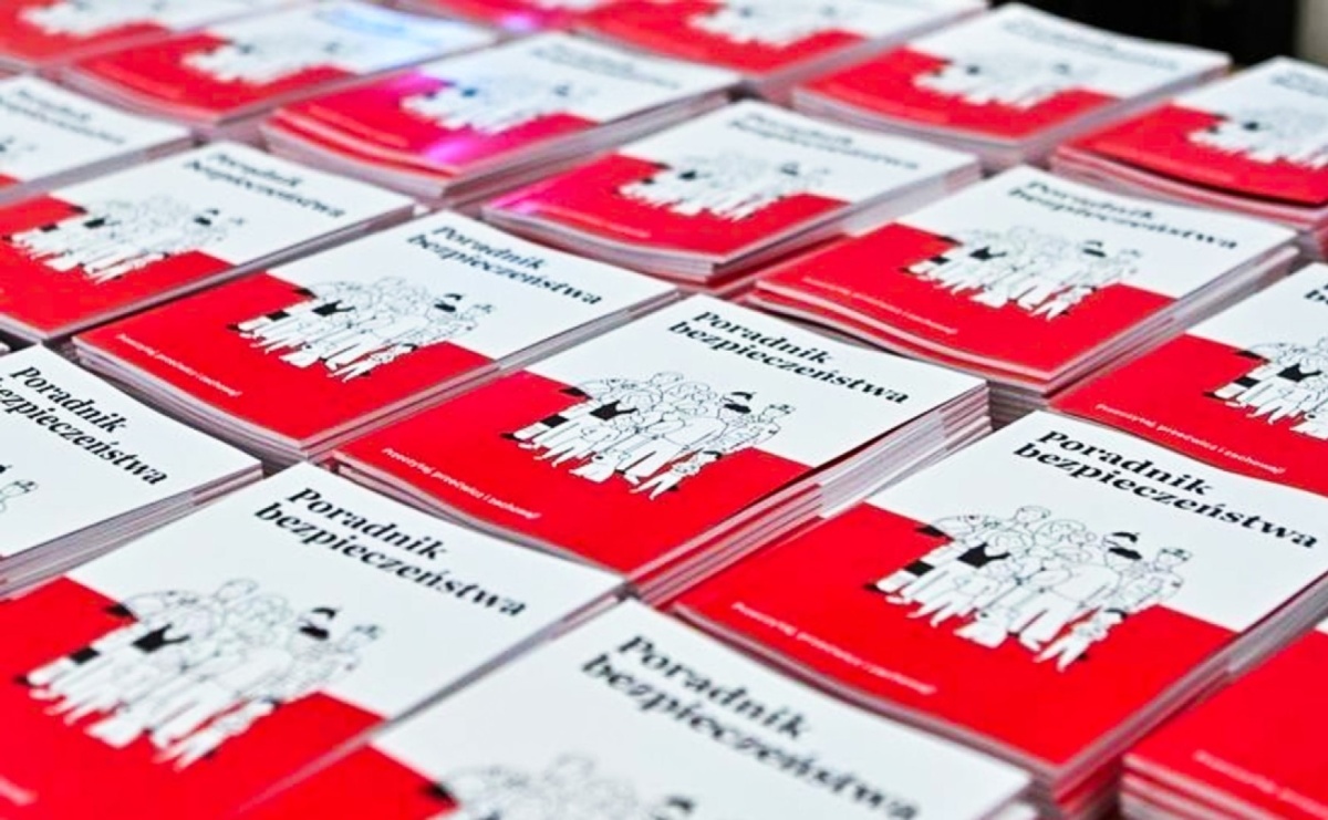 Trwa dystrybucja Poradnika bezpieczeństwa - Serwis informacyjny z Raciborza - naszraciborz.pl