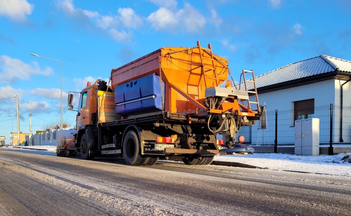Zima nie odpuszcza. Gdzie zgłaszać problemy na drogach? - Serwis informacyjny z Raciborza - naszraciborz.pl