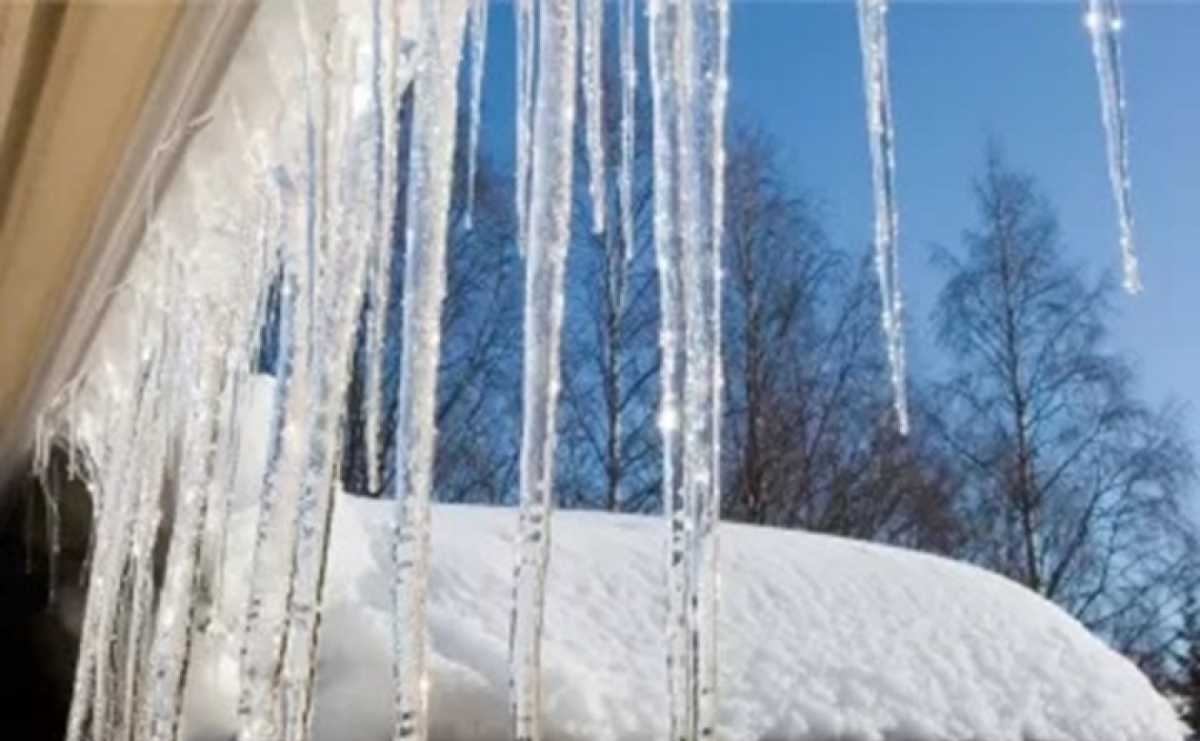 Gmina Godów przypomina o obowiązku usuwania śniegu i lodu z obiektów budowlanych - Serwis informacyjny z Raciborza - naszraciborz.pl