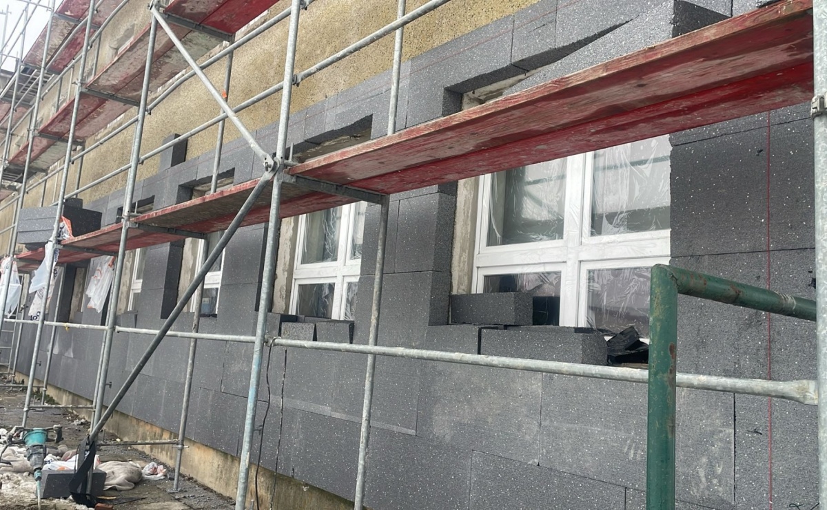 Termomodernizacja Zespołu Szkół nr 1 w Wodzisławiu Śląskim. Inwestycja nabiera tempa - Serwis informacyjny z Raciborza - naszraciborz.pl