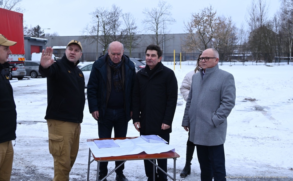 Wojewoda Śląski z wizytą w Komendzie Powiatowej PSP w Wodzisławiu Śląskim - Serwis informacyjny z Raciborza - naszraciborz.pl