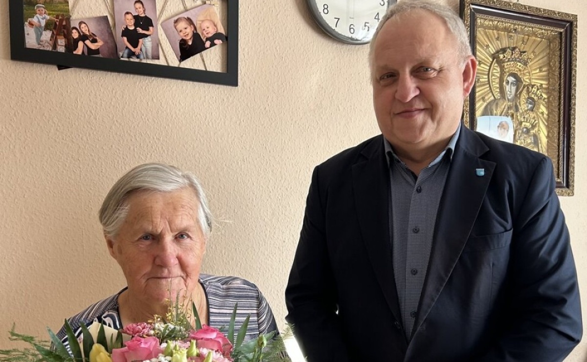 Pszów: Jubileusz 90. urodzin pani Jadwigi Kabut - Serwis informacyjny z Raciborza - naszraciborz.pl