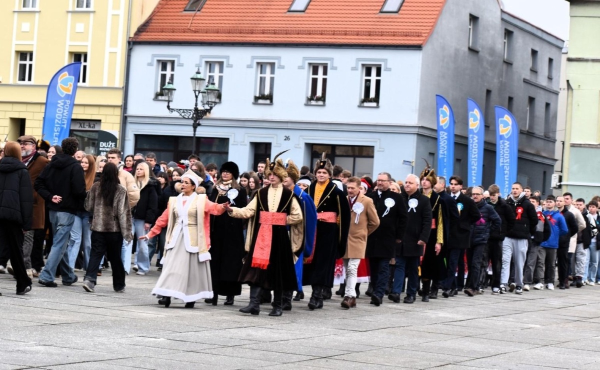 Tanecznym krokiem odliczali do matury [FOTO i WIDEO] - Serwis informacyjny z Raciborza - naszraciborz.pl