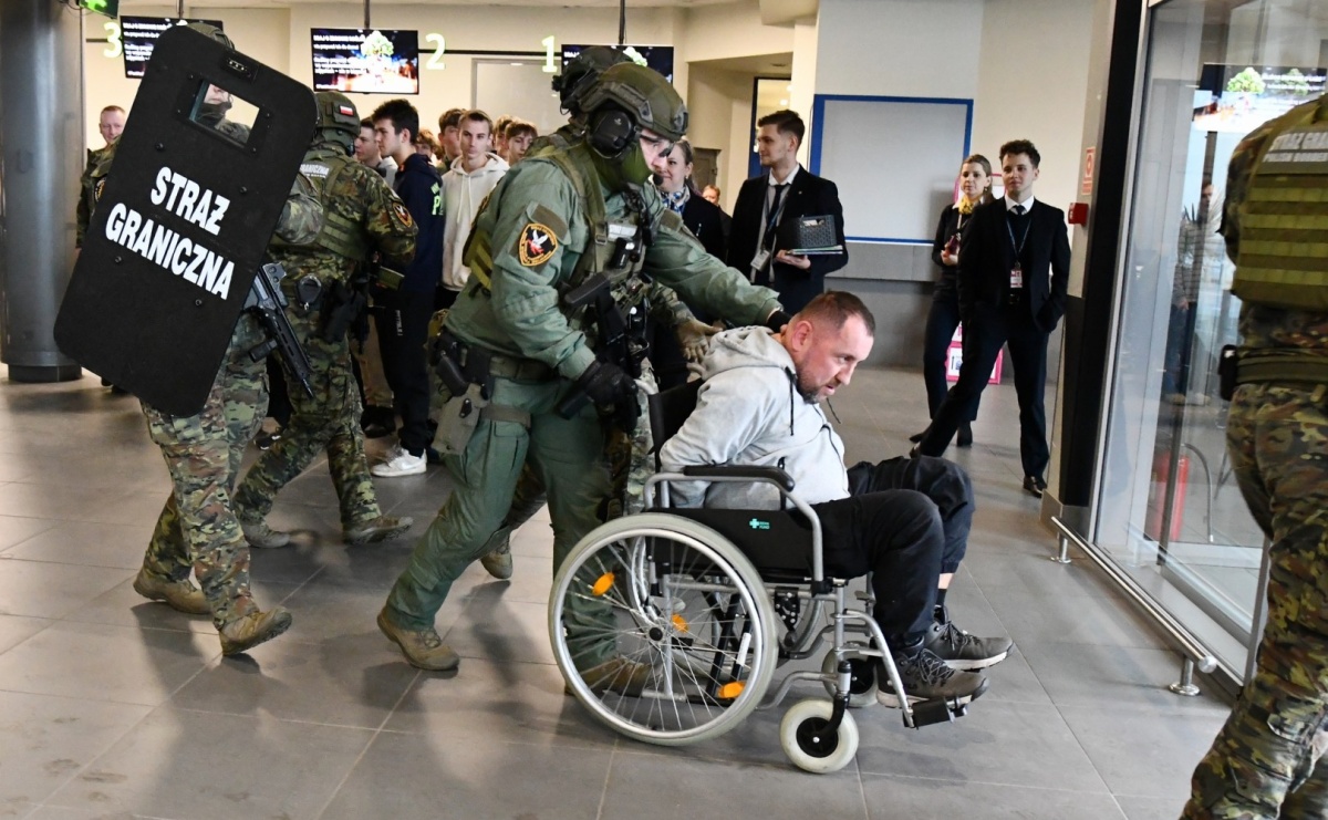 Kolejne szkolenie taktyczne z zakresu Działań interwencyjnych na lotnisku w Katowicach - Serwis informacyjny z Raciborza - naszraciborz.pl