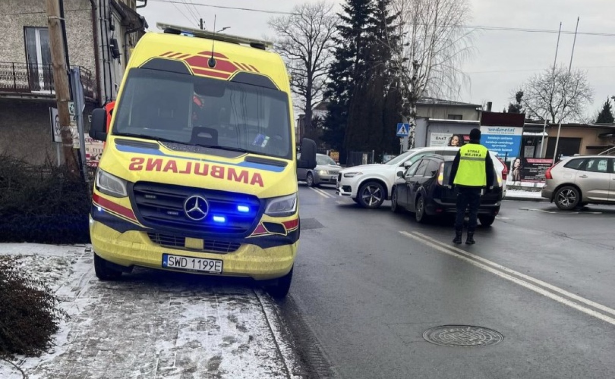 Zderzenie dwóch pojazdów w Radlinie - Serwis informacyjny z Raciborza - naszraciborz.pl