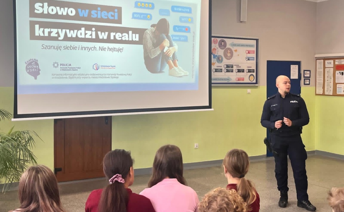 Bezpiecznie w sieci i świadomie wobec prawa – warsztaty w SP 4 w Rydułtowach - Serwis informacyjny z Raciborza - naszraciborz.pl