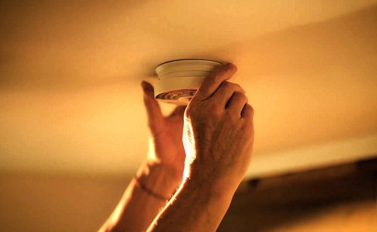 Małe urządzenia, wielka różnica. Jak czujki dymu i tlenku węgla chronią dom - Serwis informacyjny z Raciborza - naszraciborz.pl