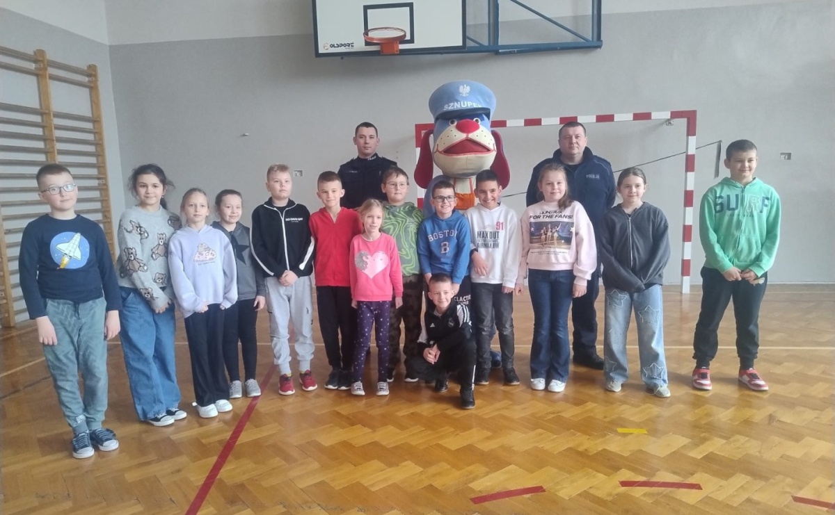 Bezpieczne ferie z dzielnicowymi w Bluszczowie - Serwis informacyjny z Raciborza - naszraciborz.pl