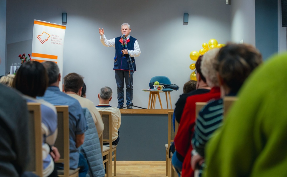 Marek Szołtysek uświetnił jubileuszowe spotkanie czytelników w Godowie - Serwis informacyjny z Raciborza - naszraciborz.pl