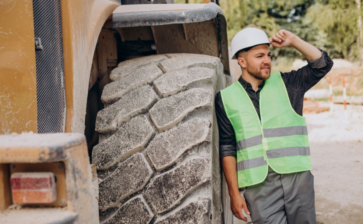 Szczękowa, udarowa czy stożkowa? Kompleksowy przewodnik po wyborze kruszarki TESAB do Twojego biznesu - Serwis informacyjny z Raciborza - naszraciborz.pl