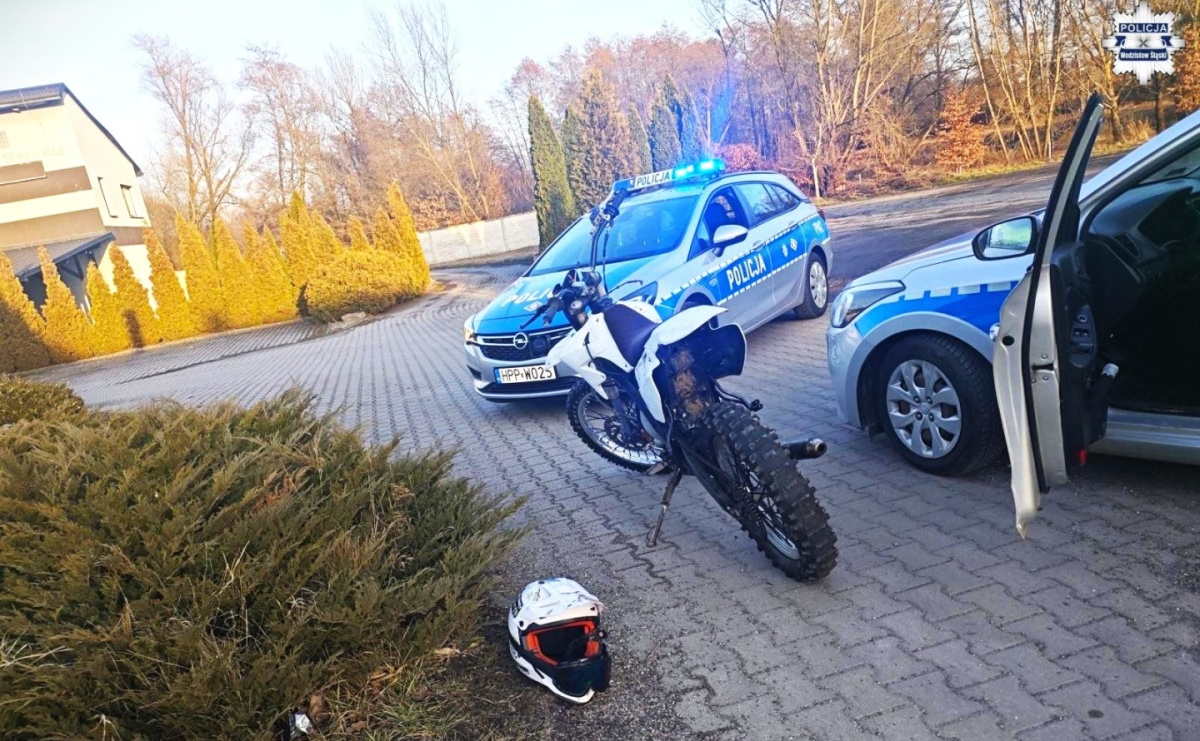 Nielegalna jazda motocyklem crossowym w Syryni. Interwencja dzielnicowego i konsekwencje dla kierującego - Serwis informacyjny z Raciborza - naszraciborz.pl