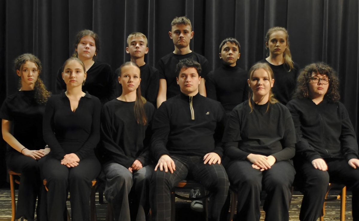 Stół – spektakl Teatru Naszej Wyobraźni w Czyżowicach - Serwis informacyjny z Raciborza - naszraciborz.pl