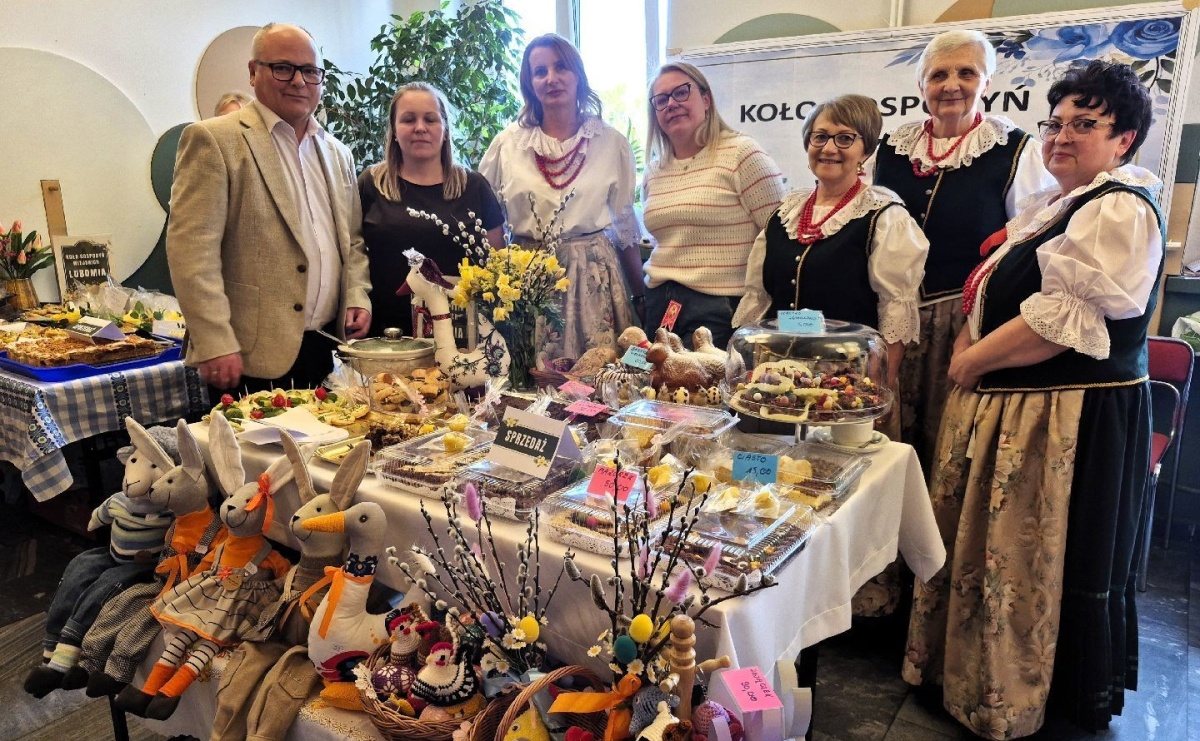 Tradycja i smak Wielkanocy w Czyżowicach. Pokaz Stołów KGW przyciągnął tłumy [FOTO] - Serwis informacyjny z Raciborza - naszraciborz.pl