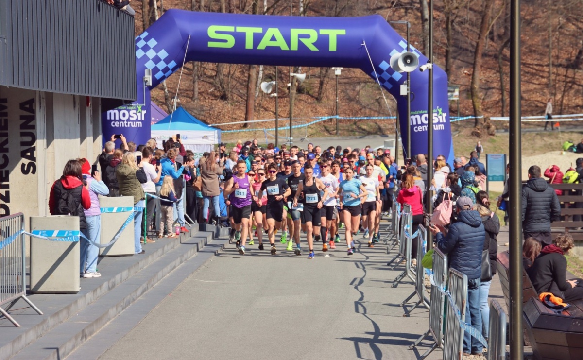 Blisko 300 biegaczy na starcie. Błękitna Wstęga Balatonu przyciągnęła tłumy [FOTO] - Serwis informacyjny z Raciborza - naszraciborz.pl