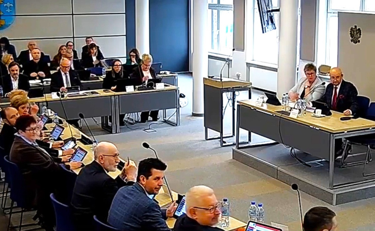 Sesja Rady Powiatu Wodzisławskiego: kluczowe decyzje o bezpieczeństwie i zdrowiu mieszkańców - Serwis informacyjny z Raciborza - naszraciborz.pl