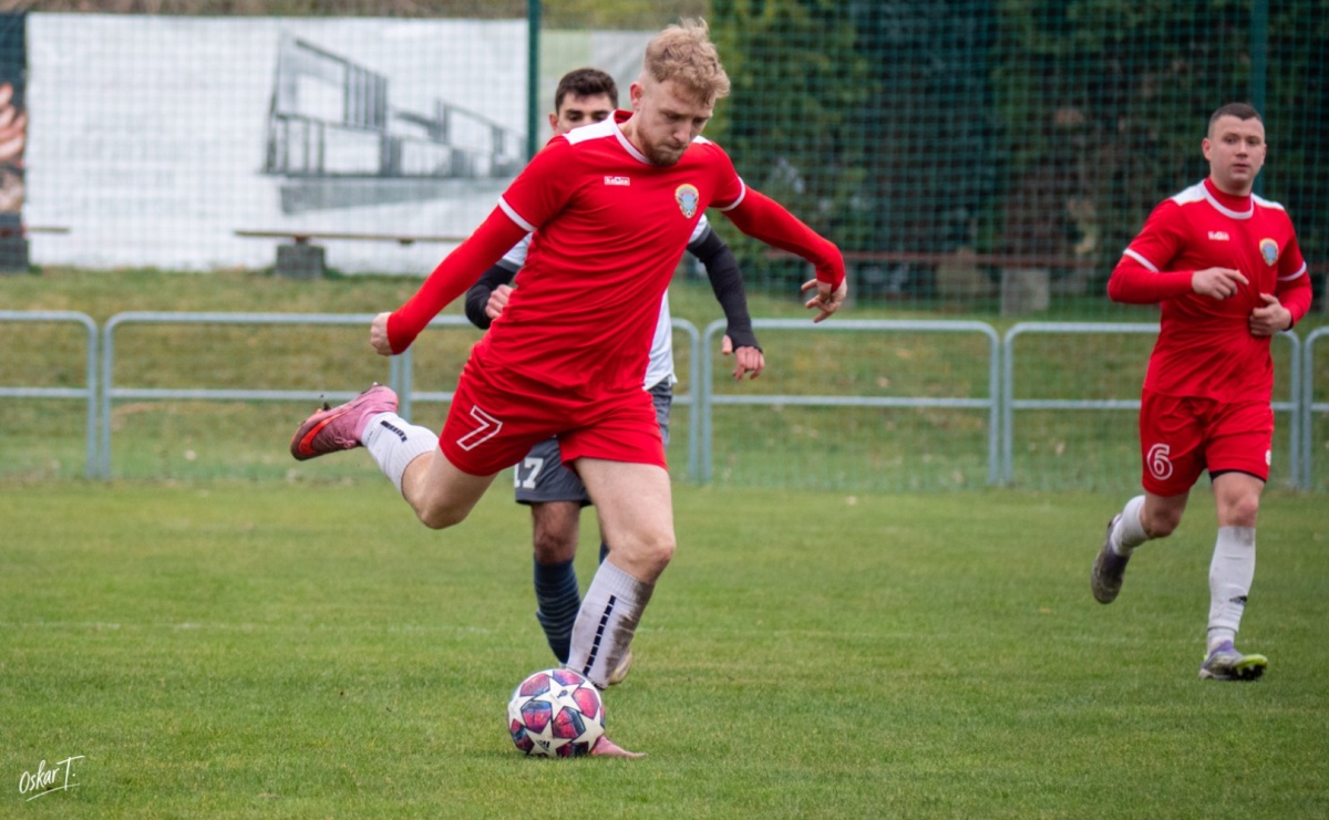 Szalony mecz i zwycięstwo Rogowa! Dziewięć goli i pełna pula na wyjeździe [FOTO] - Serwis informacyjny z Raciborza - naszraciborz.pl