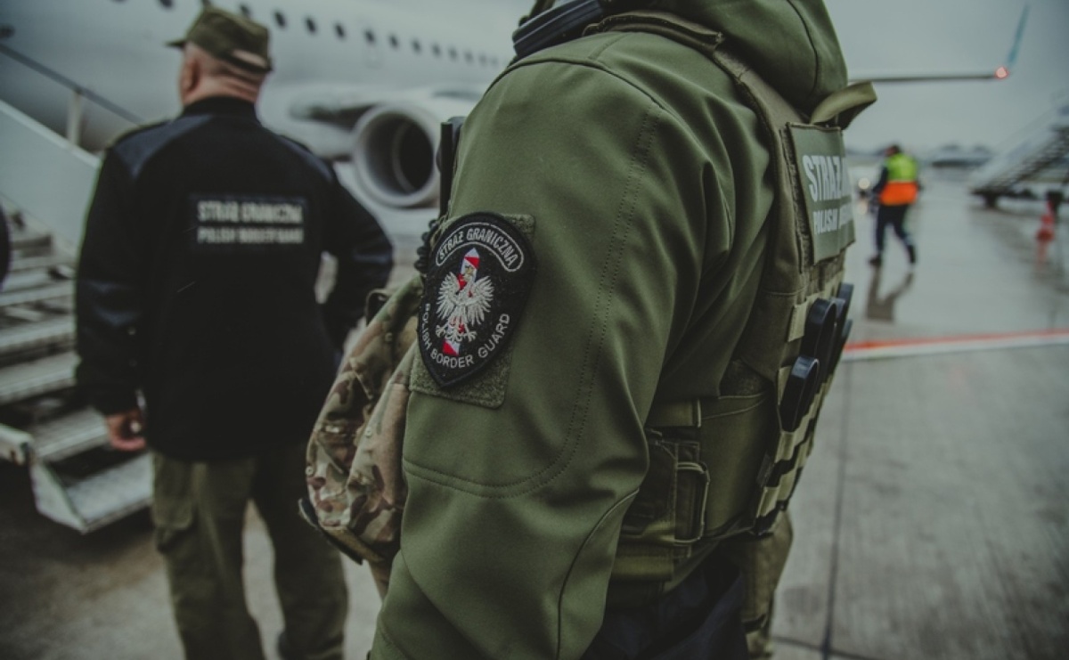 Samolot zawrócony z drogi kołowania - Serwis informacyjny z Raciborza - naszraciborz.pl