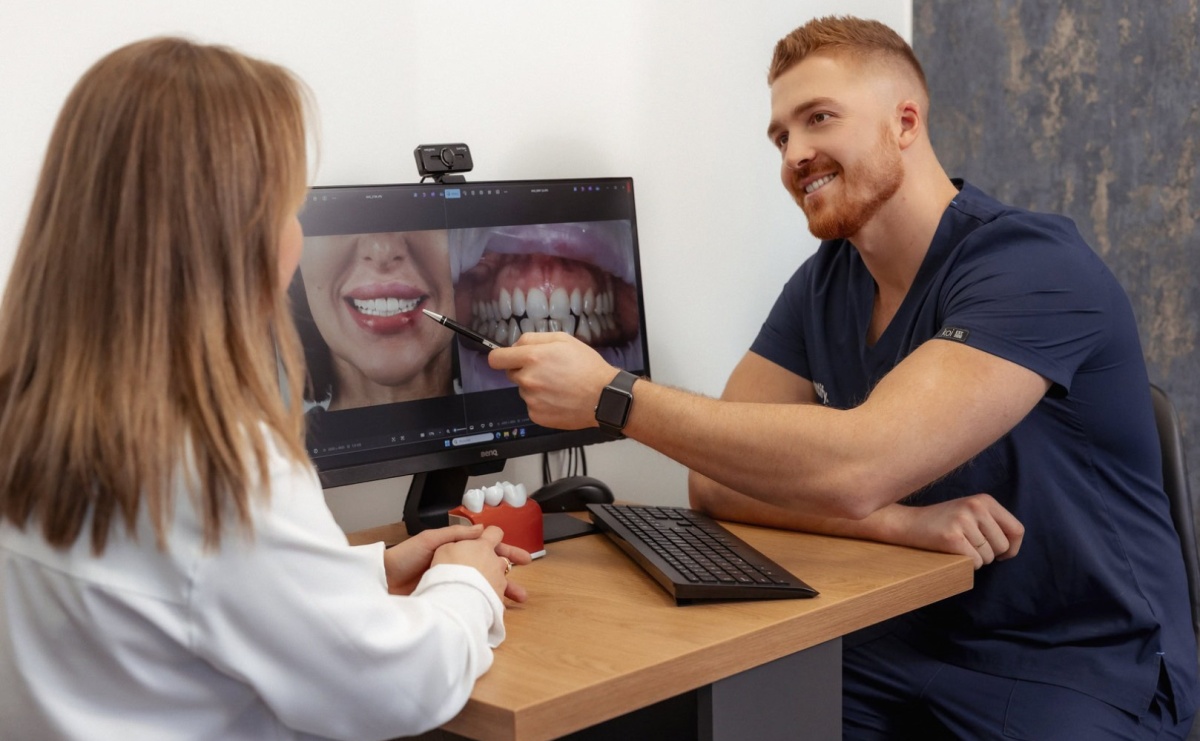 Proteza wypada w najmniej odpowiednim momencie – co to oznacza i jak to rozwiązać na stałe? - Serwis informacyjny z Raciborza - naszraciborz.pl