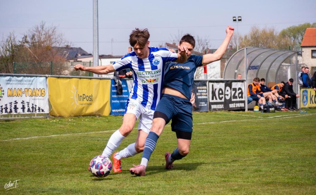 Emocje, zwroty akcji i chłodna skuteczność. Górnik Radlin górą w okręgówce - Serwis informacyjny z Raciborza - naszraciborz.pl