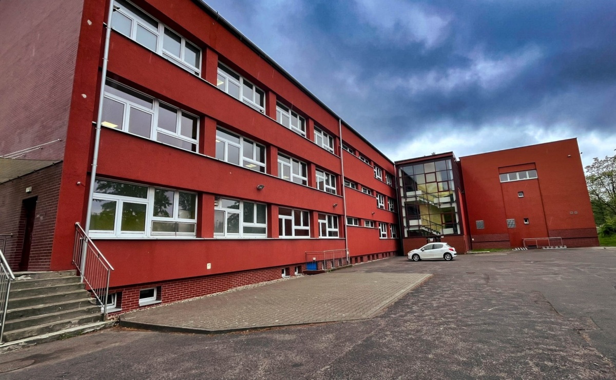 Wodzisław Śląski stawia na sport. Wniosek o modernizację szatni przy basenie SP 3 - Serwis informacyjny z Raciborza - naszraciborz.pl