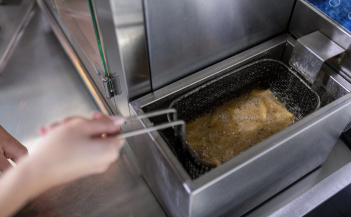 Co zrobić z olejem po frytkach? Olejomaty jako przyszłość ekologii w kuchni - Serwis informacyjny z Raciborza - naszraciborz.pl