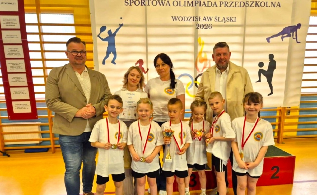 Festiwal dziecięcej energii. Przedszkolaki przejęły sportową halę [FOTO] - Serwis informacyjny z Raciborza - naszraciborz.pl