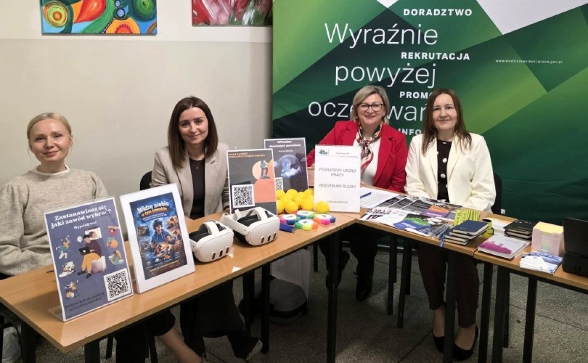 Targi Pracy i Edukacji w Wodzisławiu Śląskim. Setki ofert i możliwości rozwoju [FOTO] - Serwis informacyjny z Raciborza - naszraciborz.pl