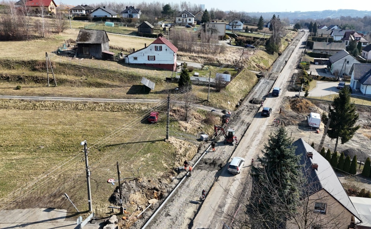 Duże postępy na ul. 1 Maja w Mszanie. Przebudowa wchodzi w kluczowy etap - Serwis informacyjny z Raciborza - naszraciborz.pl
