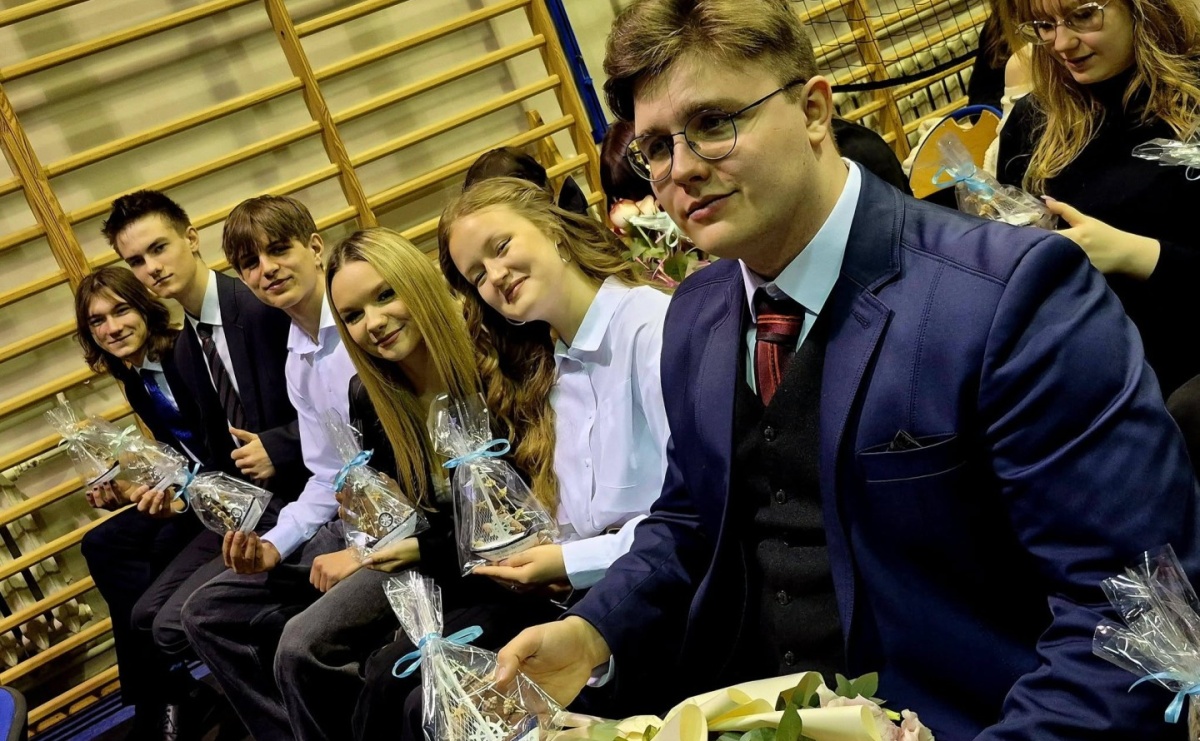 Wybierz kurs na marzenia. Maturzyści z Pszowa żegnają szkołę - Serwis informacyjny z Raciborza - naszraciborz.pl