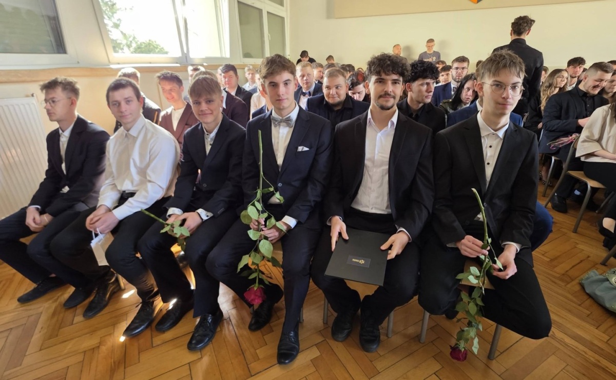 Przyszłość należy do tych, którzy wierzą w marzenia. Pożegnanie maturzystów w PCKZiU - Serwis informacyjny z Raciborza - naszraciborz.pl