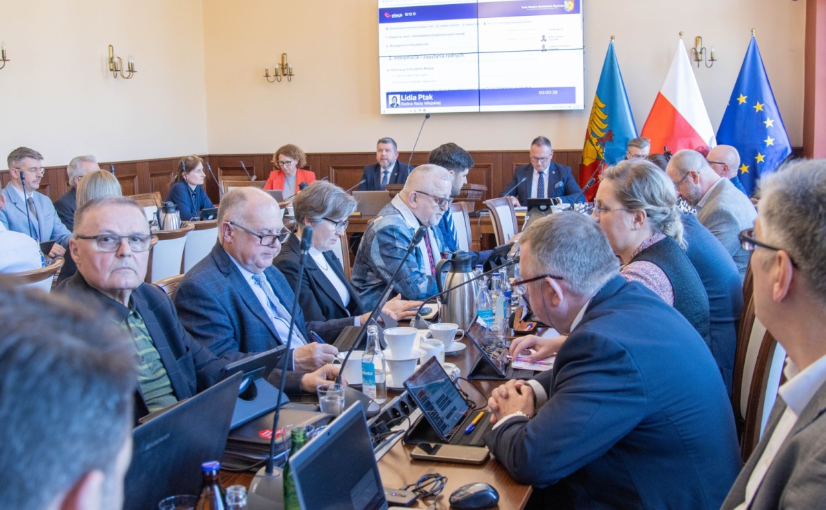 Sesja pełna strategicznych tematów. Od CPK po oświatę i miejskie inwestycje - Serwis informacyjny z Raciborza - naszraciborz.pl