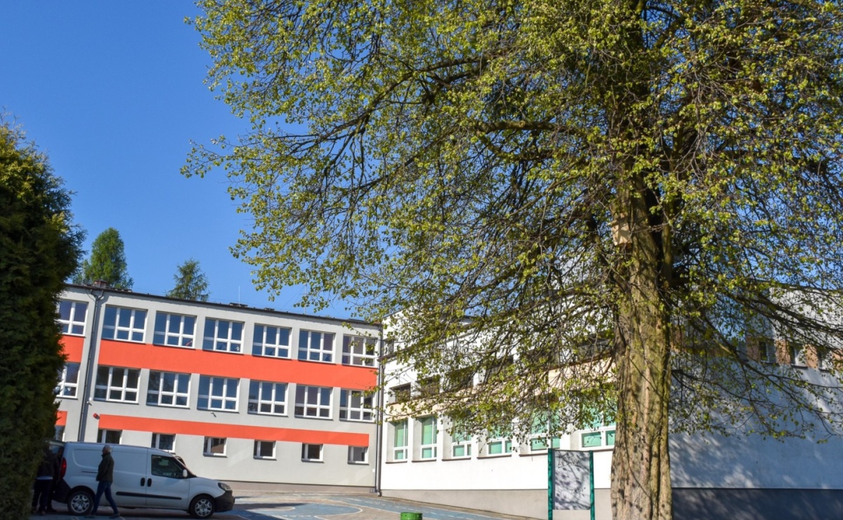 ZS1 po modernizacji. Szkoła zyskała nowoczesne i energooszczędne rozwiązania - Serwis informacyjny z Raciborza - naszraciborz.pl