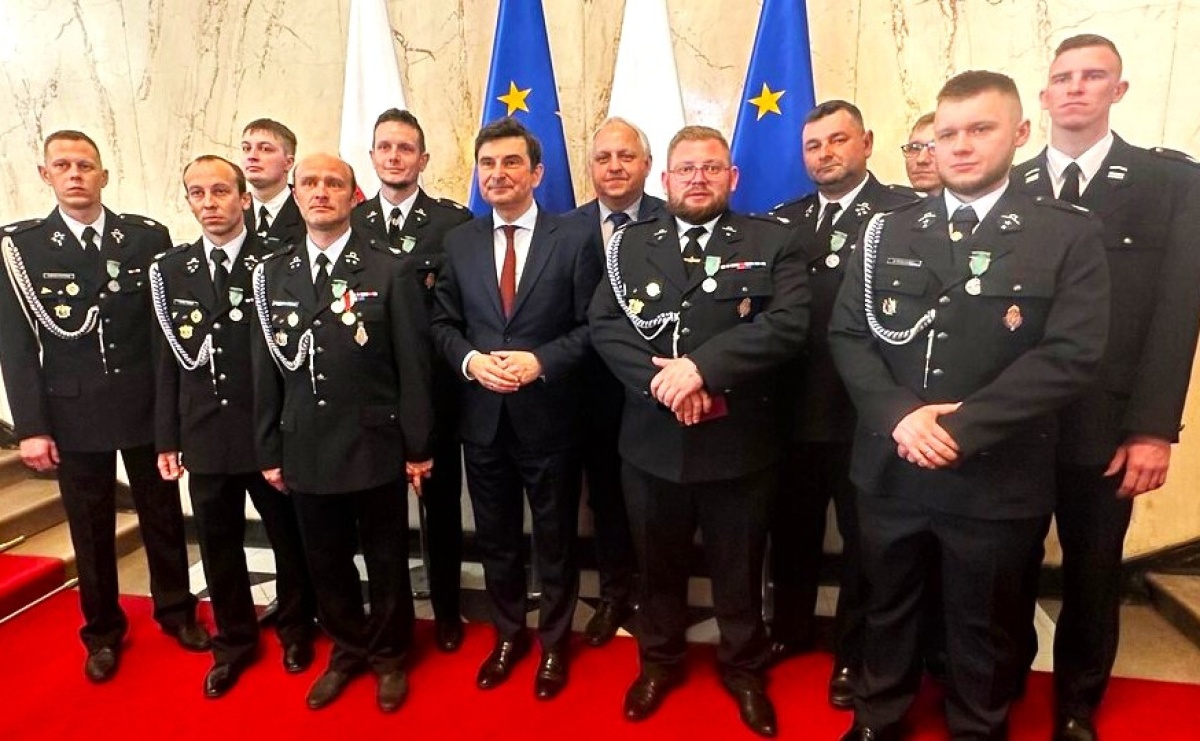 Odznaczenia państwowe dla mieszkańców Pszowa. Uhonorowano strażaków ochotników - Serwis informacyjny z Wodzisławia - naszwodzislaw.com
