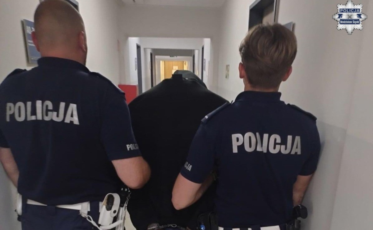 Uciekał przed policją, jechał pod prąd i po chodnikach. 30-latek zatrzymany [WIDEO] - Serwis informacyjny z Wodzisławia - naszwodzislaw.com