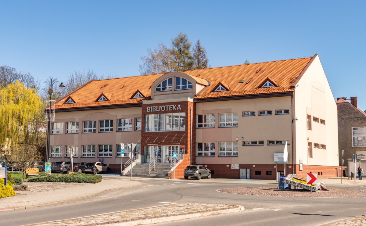 Lustro i okno z reportażem. Biblioteka zaprasza mieszkańców do współtworzenia projektu - Serwis informacyjny z Raciborza - naszraciborz.pl