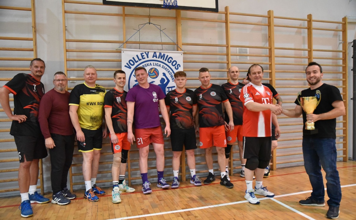 Omerta lepsza w sezonie, Pszów lepszy w finale. Wielkie emocje w ALS Volley Amigos 35 [FOTO] - Serwis informacyjny z Raciborza - naszraciborz.pl