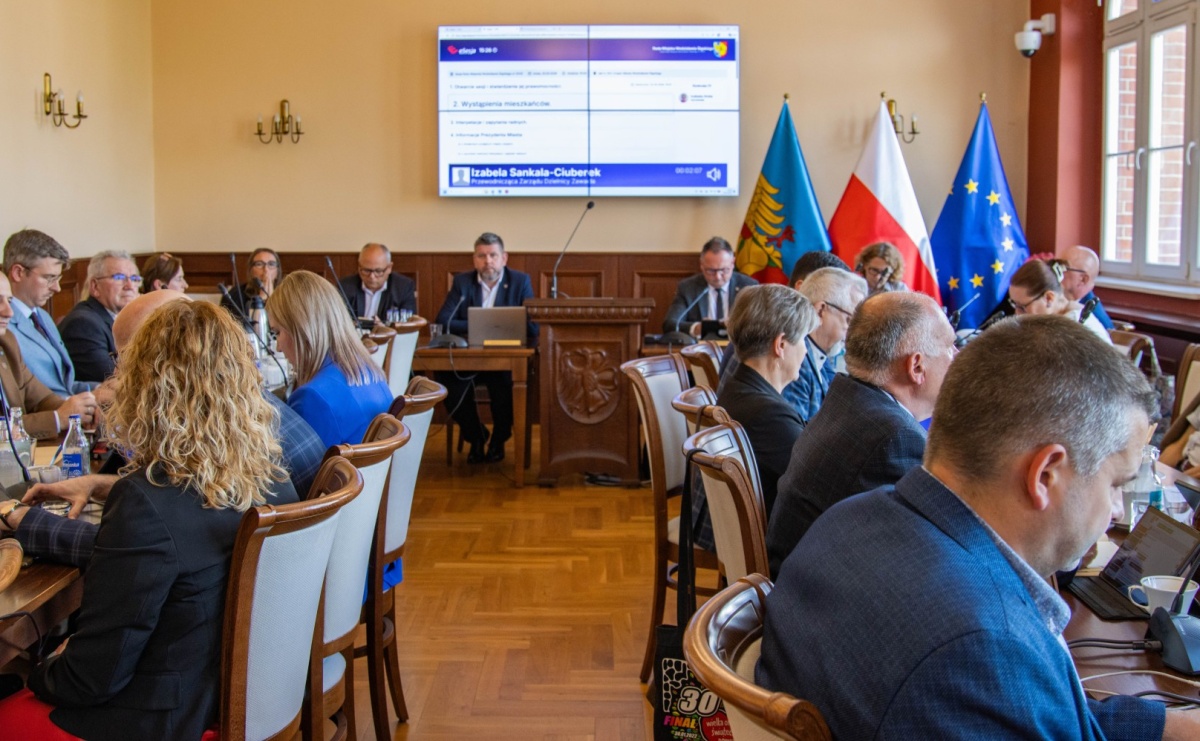 Burzliwa sesja Rady Miejskiej w Wodzisławiu. Dyskusje o szpitalu, komunikacji i dietach radnych - Serwis informacyjny z Raciborza - naszraciborz.pl