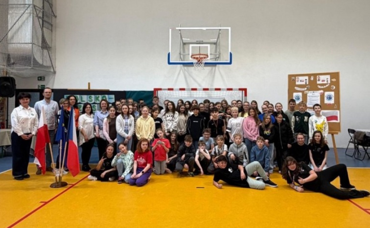 Polsko-czeska podróż przez słowa. Uczniowie ze Skrbeńska i Petrovic u Karviné razem uczą się języków - Serwis informacyjny z Raciborza - naszraciborz.pl