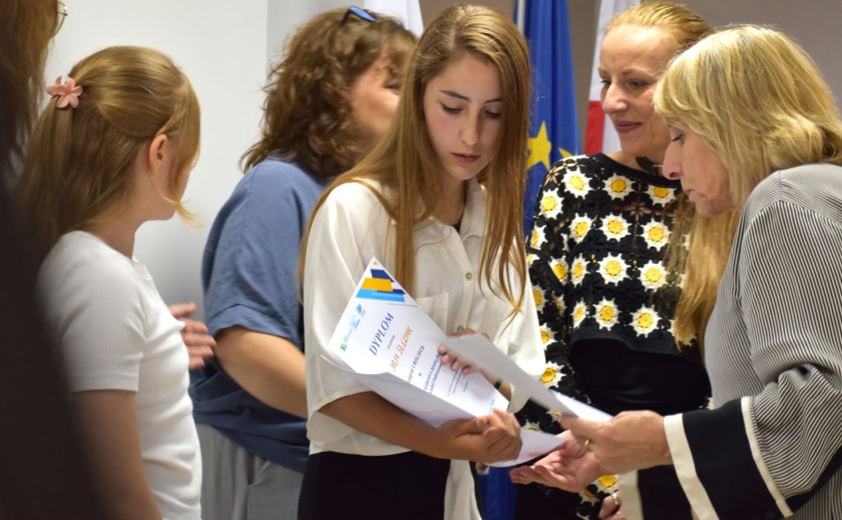 Najzdolniejsi uczniowie powiatu nagrodzeni. Gala Laureatów Konkursów Przedmiotowych w PODN - Serwis informacyjny z Raciborza - naszraciborz.pl