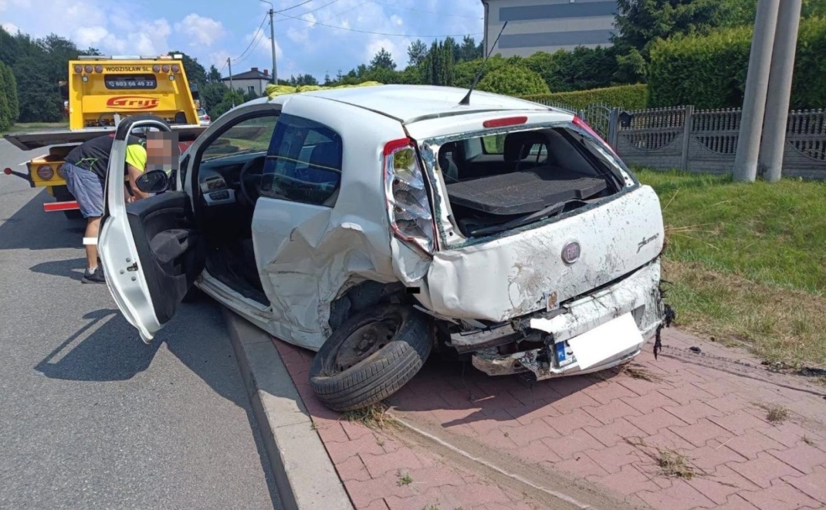 Zderzenie dwóch samochodów w Wodzisławiu Śląskim. Dwie osoby w szpitalu - Serwis informacyjny z Raciborza - naszraciborz.pl