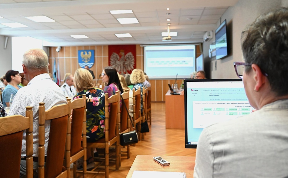 Wójt Gminy Godów z absolutorium i wotum zaufania. Jednomyślna decyzja radnych - Serwis informacyjny z Raciborza - naszraciborz.pl